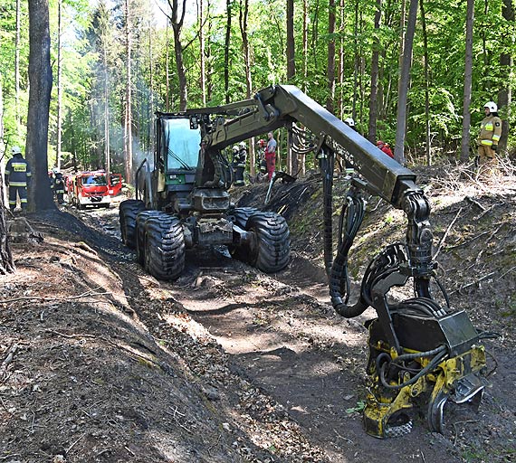 Robota palia si w rkach