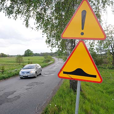 Golczewo: Wywrotki zniszczy�y drog�. Przepust grozi katastrof�!