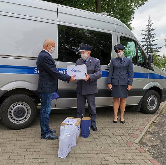 Maseczki dla medyk�w z mi�dzyrzeckiego szpitala