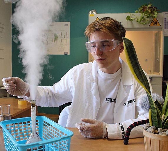 Dołącz do Liceum Społecznego! YOUTUBE i gigant chemiczny Pol-Aura w murach Zarembiaków