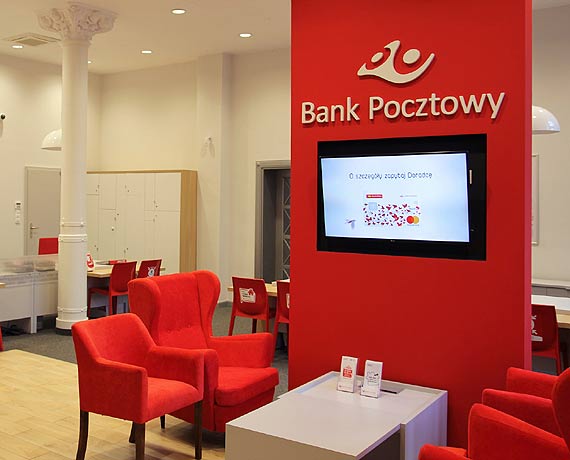 Lady Robot Banku Pocztowego Robotyzacja w dobie epidemii