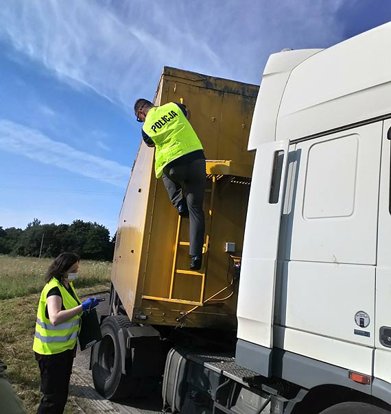 Akcja „A20” skierowana na zwalczanie handlu nielegalnymi odpadami