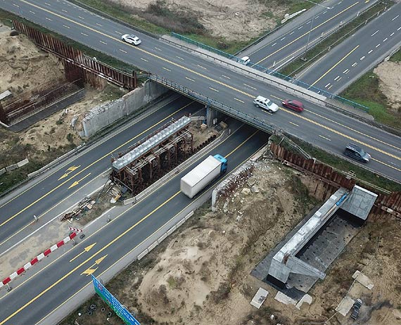Monta� belek na nowym wiadukcie w�z�a drogowego Szczecin Kijewo – utrudnienia w ruchu