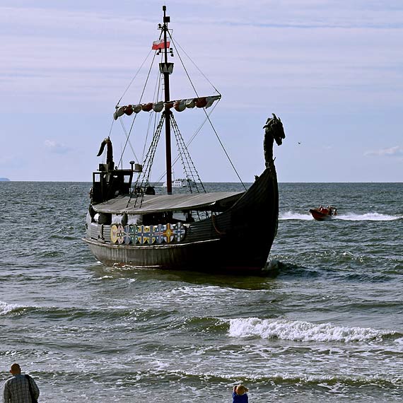 Statek wycieczkowy utkn na mielinie. Zobacz film!