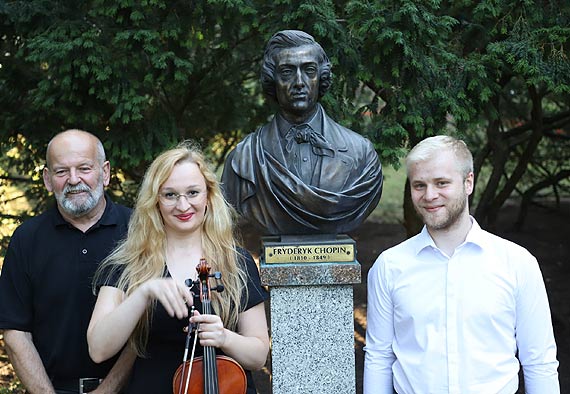 Koncert w Parku Chopina - w Międzyzdrojach wystąpił duet Dominika Szydło - Salik i Kazimierz Salik