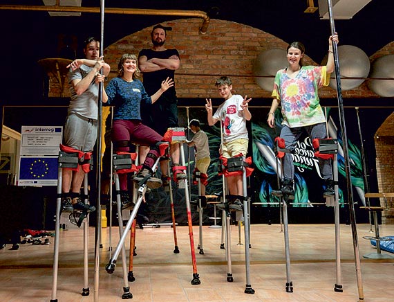 SI�Y ANTYGRAWITACJI #2 Transgraniczne polsko-niemieckie warsztaty artystyczne  Czarnocin, 31 sierpnia – 6 wrze�nia 2020