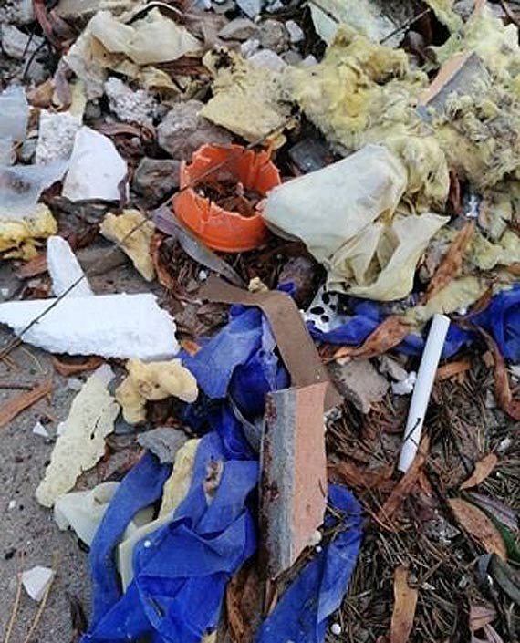 Mieszkaniec: Kto wyrzuca mieci na drodze do Suomina