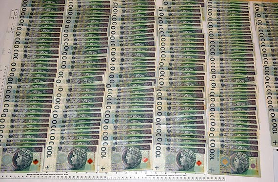 Rozbite dwie grupy oszust�w senior�w metod� „na policjanta”