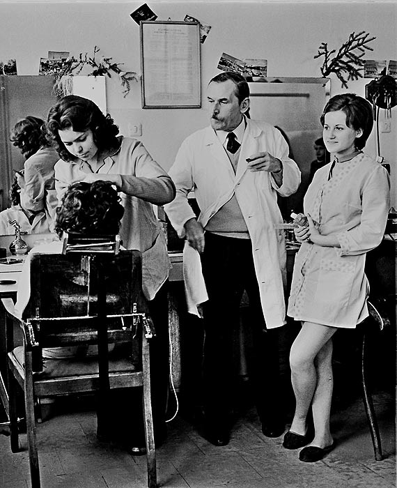 „Kobiety z PRL-u. Pikno i praca” – wystawa fotografii Andrzeja Ryfczyskiego