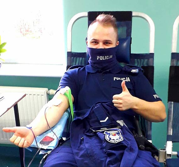 „Nasza Krew - Nasza Ojczyzna” - zachodniopomorscy policjanci oddają krew