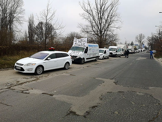Wywlekli rządzącym brudy! Pracownicy branży pralniczej protestowali w stolicy