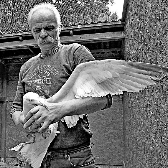 Pożegnaliśmy człowieka renesansu - malarza, rzeźbiarza, gawędziarza