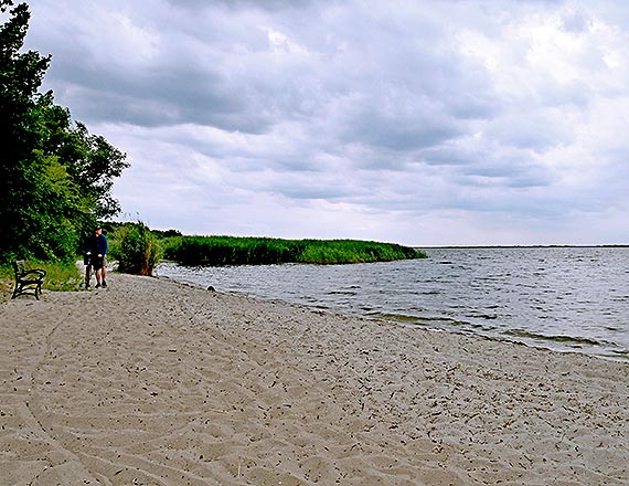 Na plaży w Wapnicy powstanie miejsce rekreacji. Będą leżaki, hamaki i mini plac zabaw