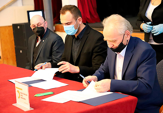 Pierwsze umowy partnerskie podpisane! Zobacz film!