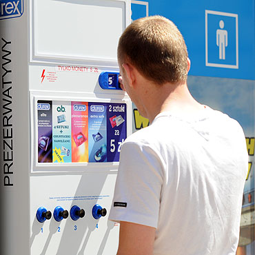 Mi�dzyzdroje: Automat z prezerwatywami robi furor�