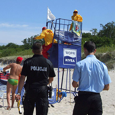 Dziwn�w: Skacowany ratownik pilnowa� bezpiecze�stwa na pla�y