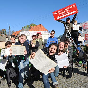 Dziwn�w: Na chodnikach pisali kred� teksty S�owackiego