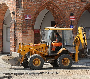 Kamie� Pomorski: Zerw� asfalt i po�o�� bruk. <br> B�d� utrudnienia w ruchu