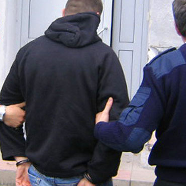 Pobi� za plotki