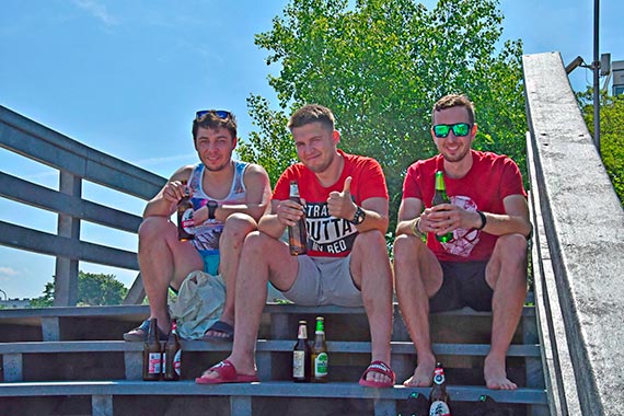 W Międzyzdrojach plażowicze testowali nową, szeroką plażę