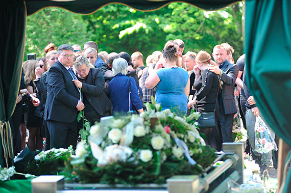 W Gostyniu odbył się pogrzeb zamordowanej Magdy. Grób utonął w morzu kwiatów, nie zabrakło też poruszających słów
