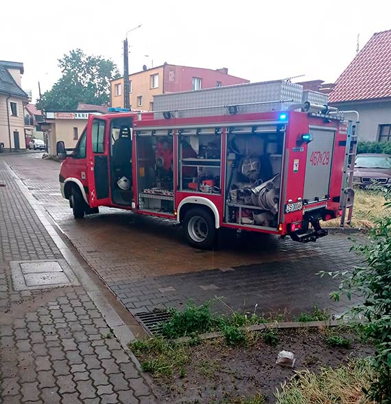 Takiej ulewy w Kamieniu Pomorskim dawno nie byo. Samochody jak amfibie