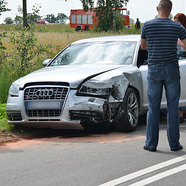 Strzeżewko: Audi uderzyło w BMW. 84-letni kierowca w szpitalu