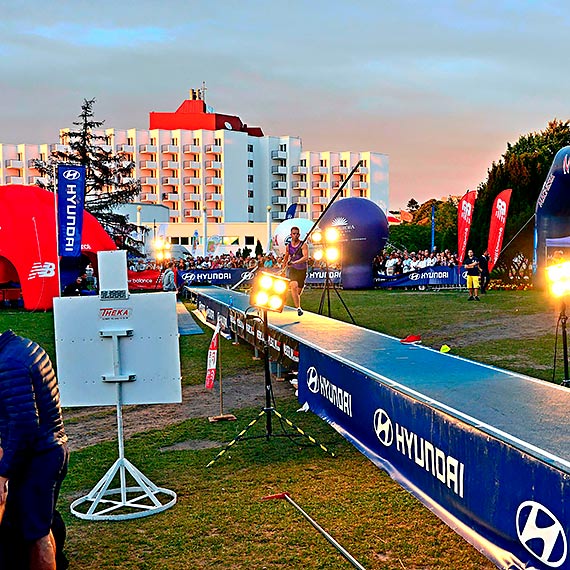 Dyrekcja, pracownicy i osoby związane z powstaniem hotelu „Amber Baltic w Międzyzdrojach” świętowały 30 urodziny firmy