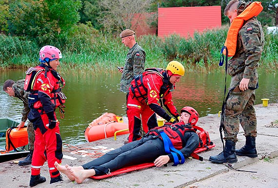„Biały szkwał” na Resku Przymorskim. To były ćwiczenia WOT, WOPR, strażaków i policji