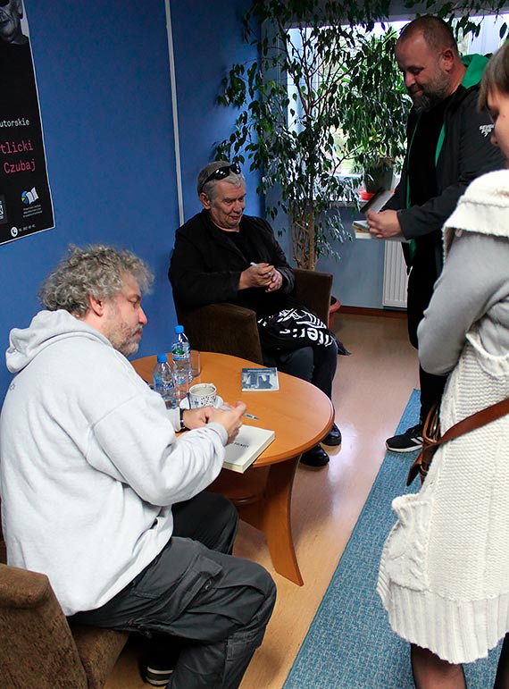  	Spotkanie autorskie z Marcinem Świetlickim i Mariuszem Czubajem