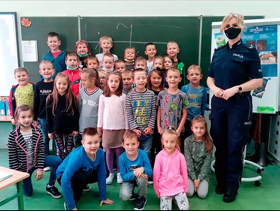 Kolejne spotkania Policji z najmłodszymi uczniami powiatu kamieńskiego