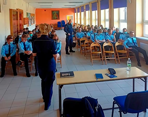 Odpowiedzialność i specyfika służby policjanta. Spotkanie z uczniami klas mundurowych szkół ponadpodstawowych