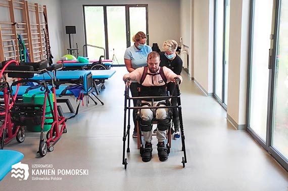 Szansa dla pacjentów z urazem rdzenia kręgowego. Uzdrowisko Kamień Pomorski zaprasza na specjalistyczną rehabilitację z użyciem robotów