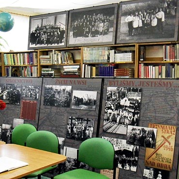 Dziwn�w: Wystawa „W poszukiwaniu nowego domu” w bibliotece
