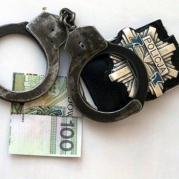 Dziwn�w: Pijany kierowca chcia� wr�czy� policjantom 10 tys. z� �ap�wki