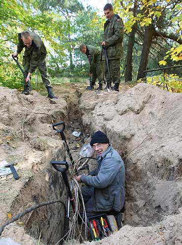 Z�odzieje ukradli kabel telefoniczny do jednostki wojskowej