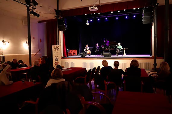 Inscenizacja „Pamitnika z powstania warszawskiego” Mirona Biaoszewskiego w interpretacji aktorki Dominiki Ostaowskiej