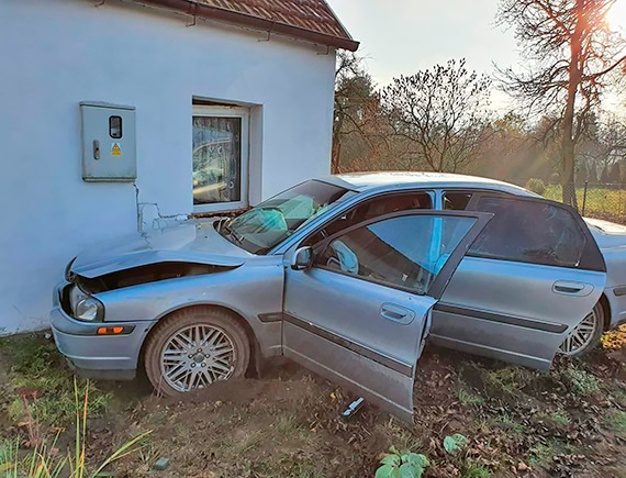 O wos od tragedii w gminie Golczewo! Kierowca volvo wjecha w dom!
