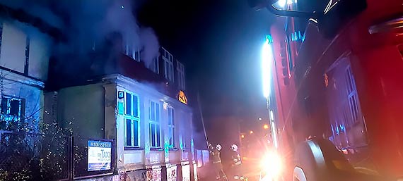 Pożar pustostanu w Międzyzdrojach z relacji OSP Kołczewo