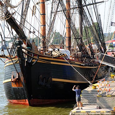 �aglowiec Jacka Sparrowa zacumowa� w �winouj�ciu. Zobacz film!