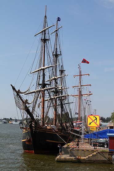 Żaglowiec Jacka Sparrowa zacumował w Świnoujściu. Zobacz film!