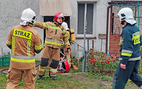 Pożar w budynku mieszkalnym w Lubinie. Strażacy ewakuowali trzy osoby