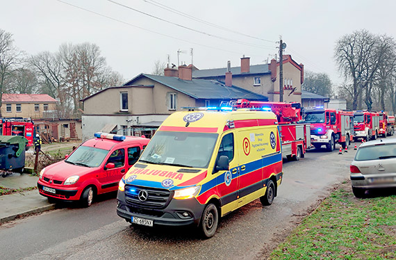Pożar w budynku mieszkalnym w Lubinie. Strażacy ewakuowali trzy osoby