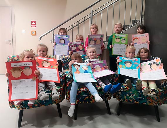 W wietlicy rodowiskowej w Dziwnowie dzieci przygotoway wspaniae laurki dla bab i dziadkw