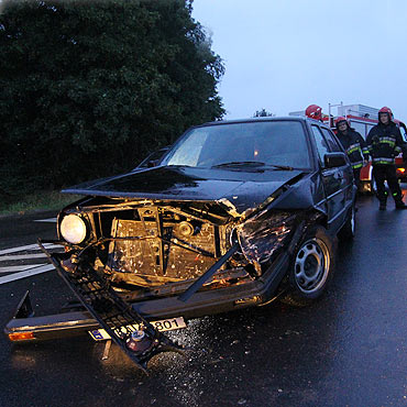 Wrzosowo: Wypadek na skrzy�owaniu. Opel w rowie