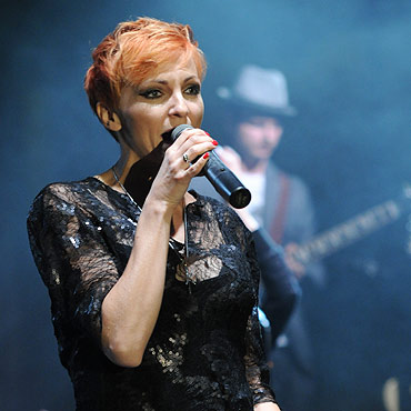 Dziwn�w: Za�piewa�a Ania Wyszkoni