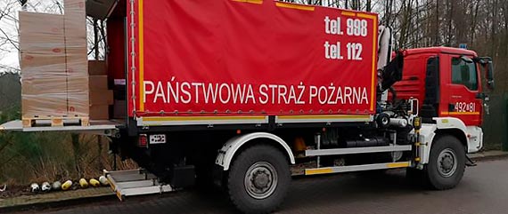 Komenda Powiatowa PSP w Kamieniu Pomorskim otrzymała 130 kartonów maseczek. Trafią do mieszkańców