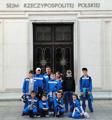 M�odzi zapa�nicy na wakacjach w Warszawie