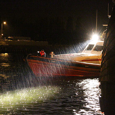 Trwaj� poszukiwania m�czyzny, kt�ry w nocy wpad� do kana�u