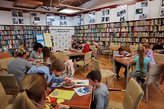 „Serce dla Ukrainy” – warsztaty w międzyzdrojskiej bibliotece
